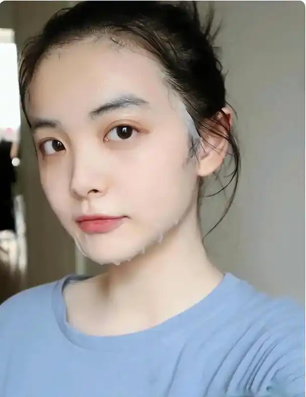 女人睡前做好几个小习惯,皮肤细腻有光泽,关键还不用花什么钱