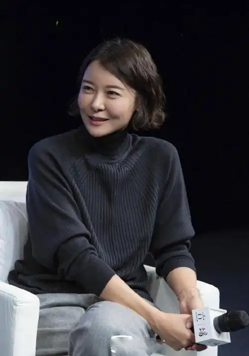 回顾柯蓝年少成名23岁年薪百万感情生活从不间断今依然单身