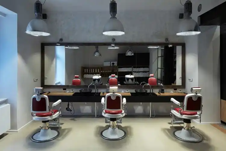 酷劲十足的男性理发店室内实景图