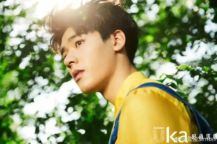 龚俊早期杂志拍摄图