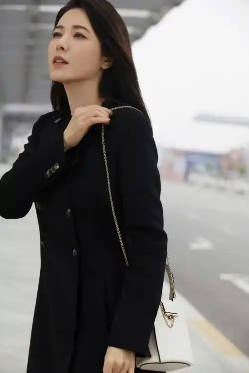 演员曾黎出发米兰看秀 已婚争议后大方回应 - acfun弹幕视频网 - 认真