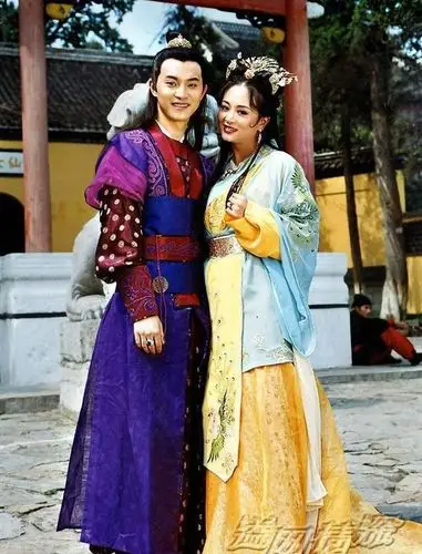 但是因为他已经和杜冰雁相爱, 于是师父和师娘就设计让公主和沙平威