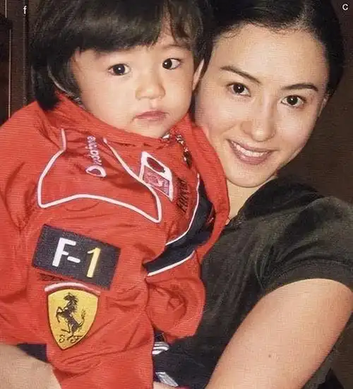 一张三胎正脸照揭开张柏芝隐藏多年谜局谢霆锋因此走向不归路