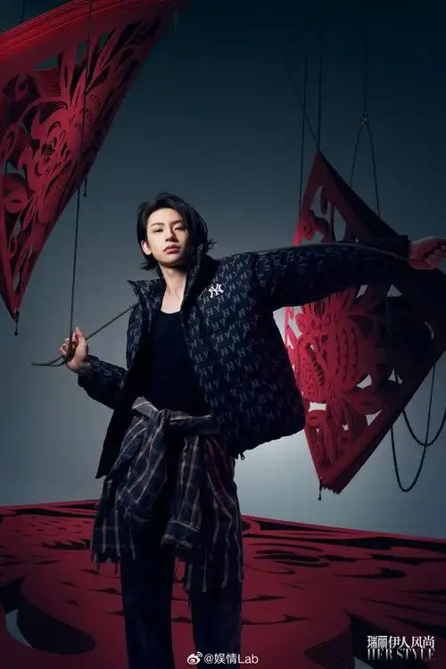 丨这真是太酷啦!@小鬼-王琳凯 最新瑞丽杂志概念好绝!