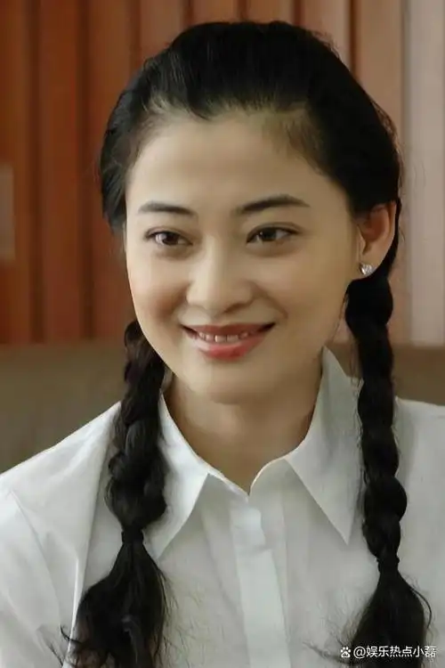 梅婷,这个名字在中国的娱乐圈中有着不可忽视的影响力.