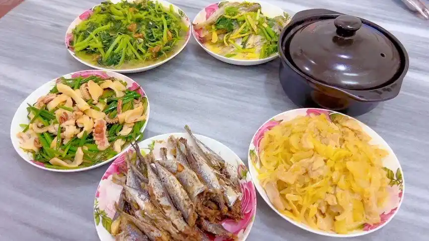 潮汕普通家庭伙食,这样一桌家常菜需要多少钱?网友:最少200元