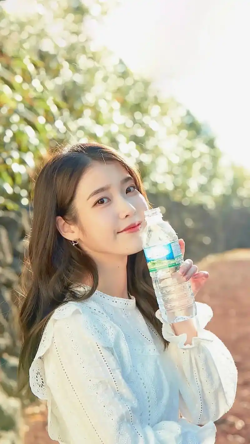 这是谁掉的u宝#iu李知恩 #iu #壁纸手机超清全面屏  - 抖音