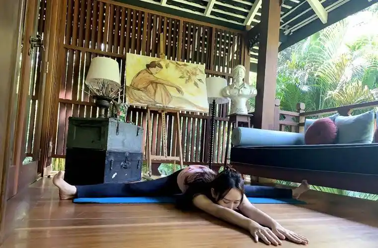 原创42岁阔太胡静晒照儿子成男版自己穿田园风仙得像只精灵