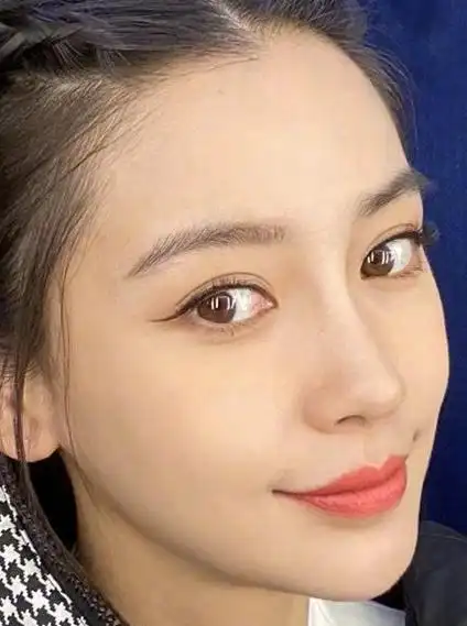 angelababy妆容三要素:底妆要服帖,面部要提亮,眼妆要淡