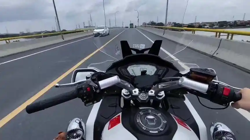 第一视角 #机车   #骑帅不骑快 #安全骑行 #最美的风景在路上