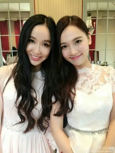 张歆艺和袁弘婚礼伴娘.