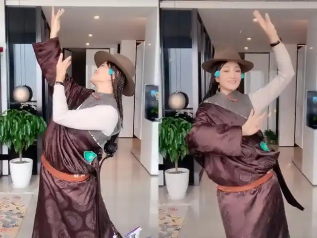 降央卓玛穿袍子很朴素,身后豪宅抢眼!怀三胎时挺9月孕肚唱高音