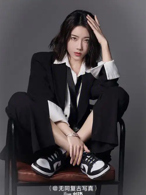 又a又飒的西装写真短发女孩必须给我拍75