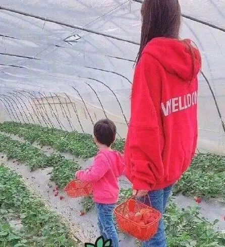 angelababy带小海绵游泳身穿泳衣素颜照绝佳