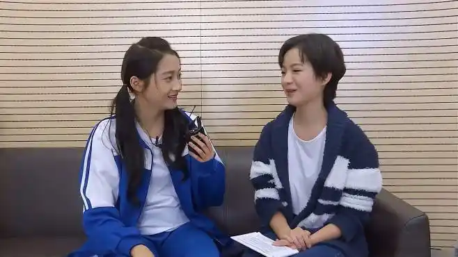 演员:关晓彤和李庚希古怪精灵,两人要演母子俩,太调皮-娱乐视频-搜狐