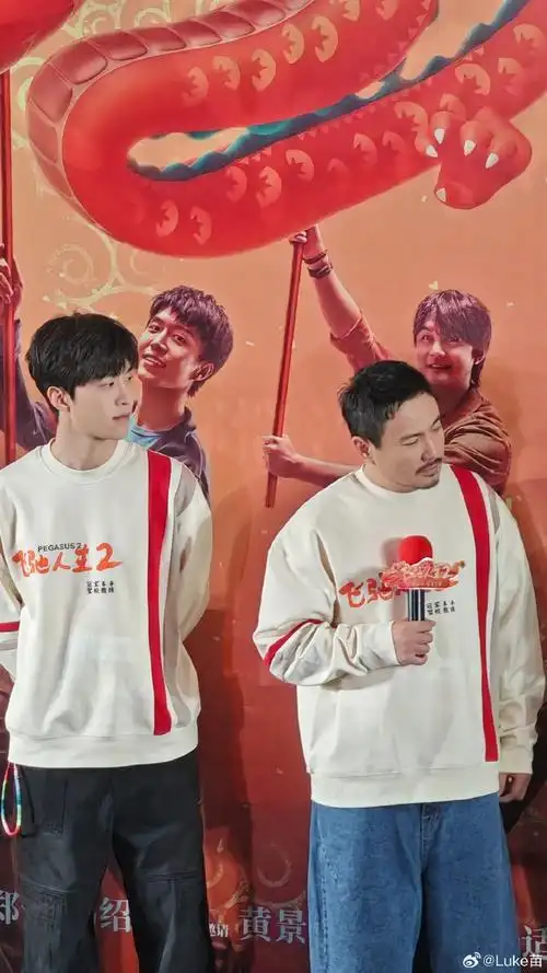 除了有热燃的赛车情节,更多的就是范丞丞与沈腾这对亦师亦友的"翻腾"