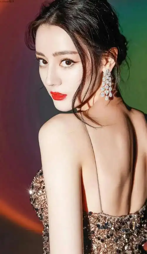 迪丽热巴‖神女降临 ​​​_网易订阅