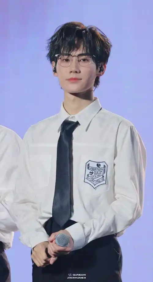 置顶张真源超话#张真源奔跑吧#98#消息源头#  延迟分享一些眼镜