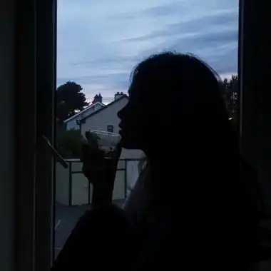 5,就像我喜欢站在人群中,却又成了最碍眼的一角.