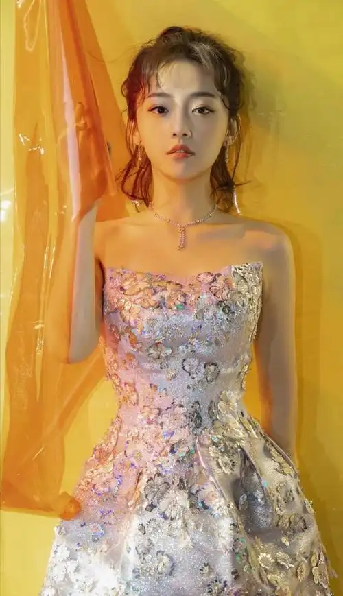 顶级壁纸〕00后美女明星,吴佳怡