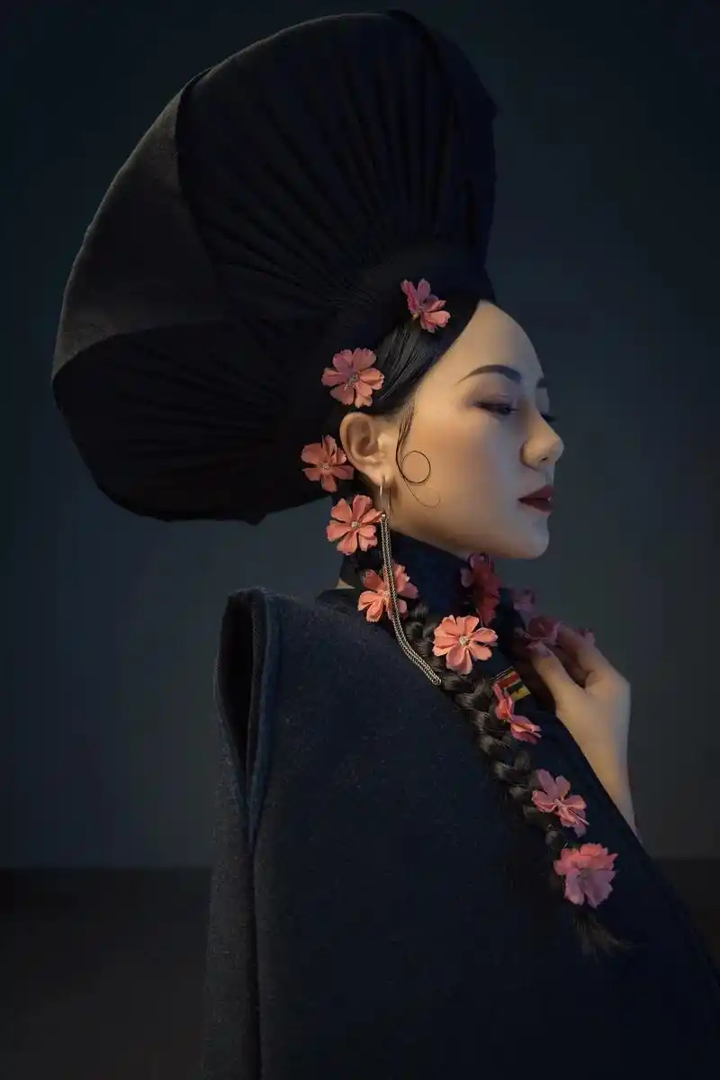 彝族歌手晓花 #民族风写真 #少数民族风情 - 抖音