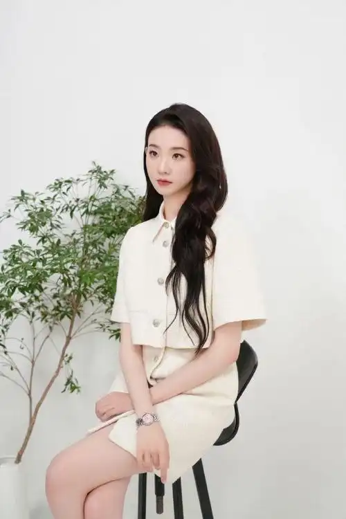 张艺凡最新写真大片释出