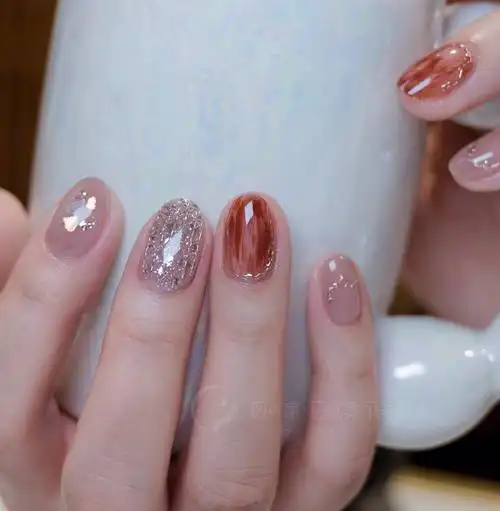 早冬显手白美甲