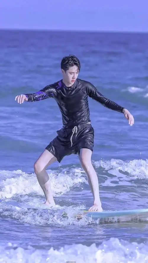 王一博壁纸:夏天超级养眼的啵啵来了,每一张都要在心里珍藏