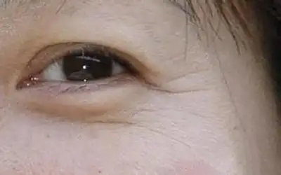 睡前抹点去皱乳液,皮肤光滑比同龄人更年轻_网易订阅