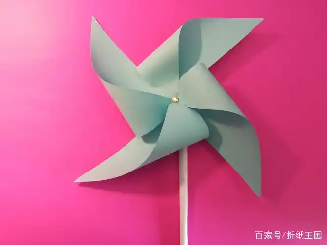折纸王国:手把手教你制作简单的风车,一起来看看吧