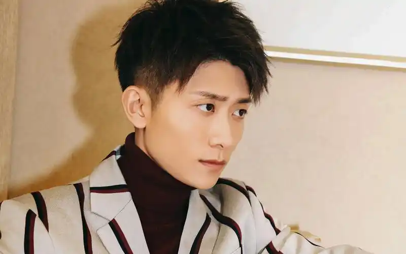 张一山帅气写真电脑桌面壁纸图片