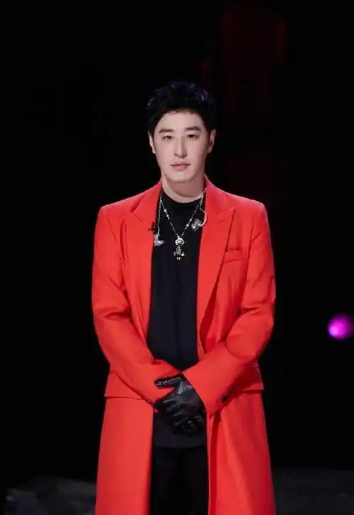 婚后4年,潘玮柏胖到200斤:差点认不出