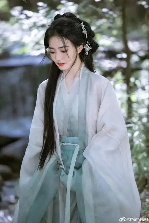 徐璐古风写真96 好适合古风造型,清冷感十足……|徐璐|古装剧_新浪
