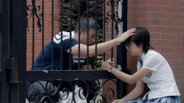 《少年派》大结局,评价一下精英中学的校服?