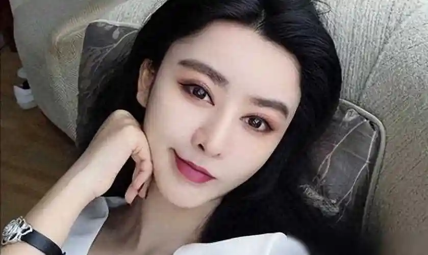 为"变"成范冰冰花800万整容,怀孕后竟发现老公外面有同性小3!