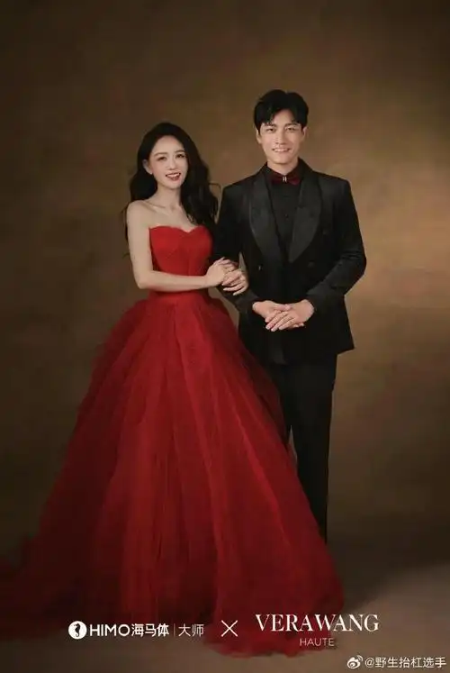 女明星的婚纱照一般都很隆重华丽,陈乔恩婚纱照好简约啊,简简单单的