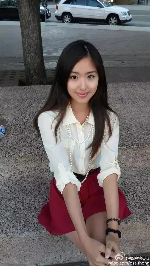 二菲杨采钰旧照曝光完全不像早期的刘亦菲网友这也太丑了吧