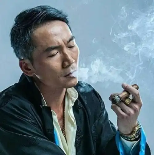 六位长得帅就专演反派的香港演员,张耀扬戏里掀桌子,戏外爱种菜