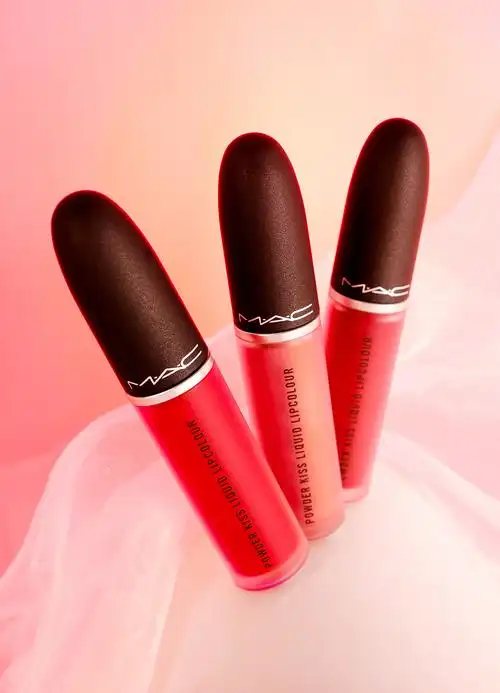 mac魅可 丝缎柔雾液体唇膏/柔雾腮红 拍摄