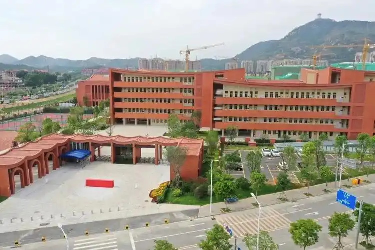 清华附中晋江学校正式迎来开学季