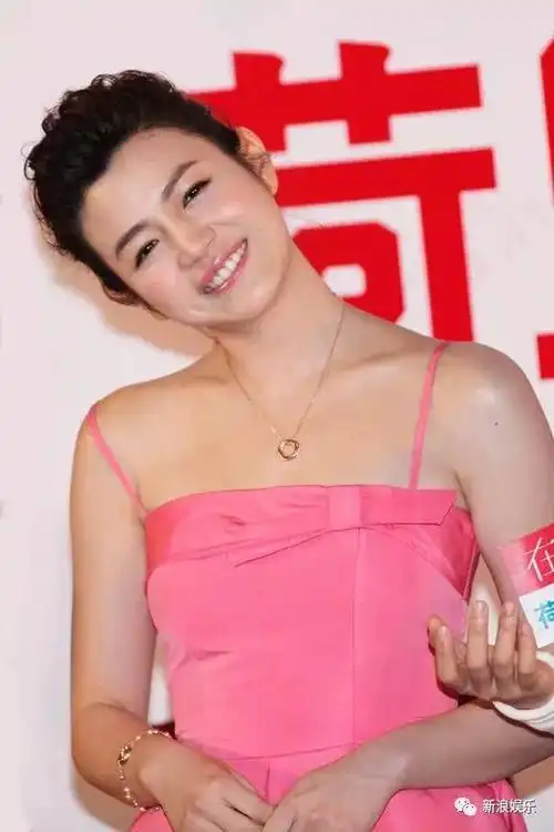 看得我脖子好酸啊哈哈哈哈哈哈哈哈   理性讨论:歪头拍照真的好看吗