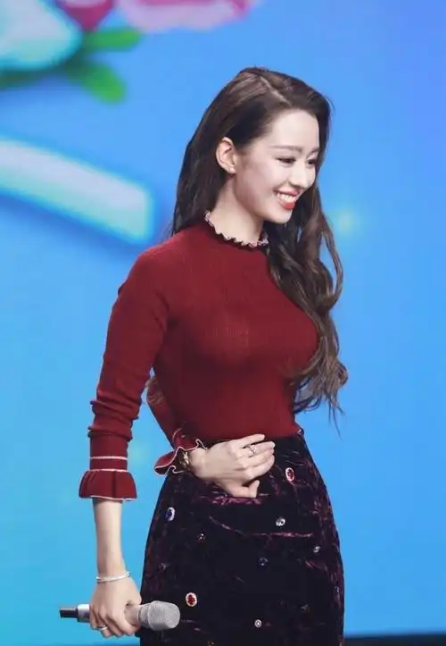 迪奥红毯:江疏影放大招,热巴不再捂胸,杨千嬅最让人意外!