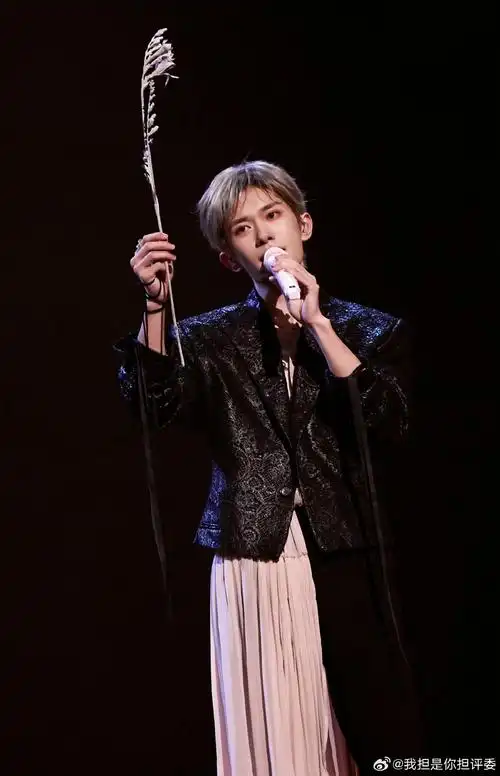 易烊千玺 

最精彩的不是实现梦想的瞬间 而是