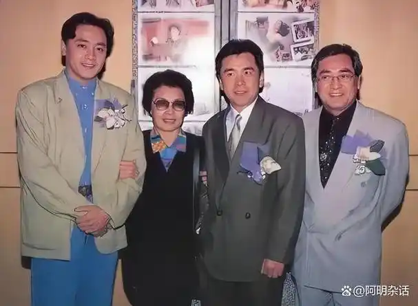 让女人犯花痴的男人从年轻一直帅到老这才是真正的绝世容颜