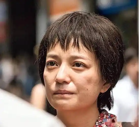 赵薇家族起落:嫂子离婚割走5.2亿,本人泼粪封杀,父亲去世