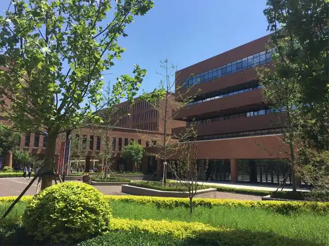 春日里的二中润德学校