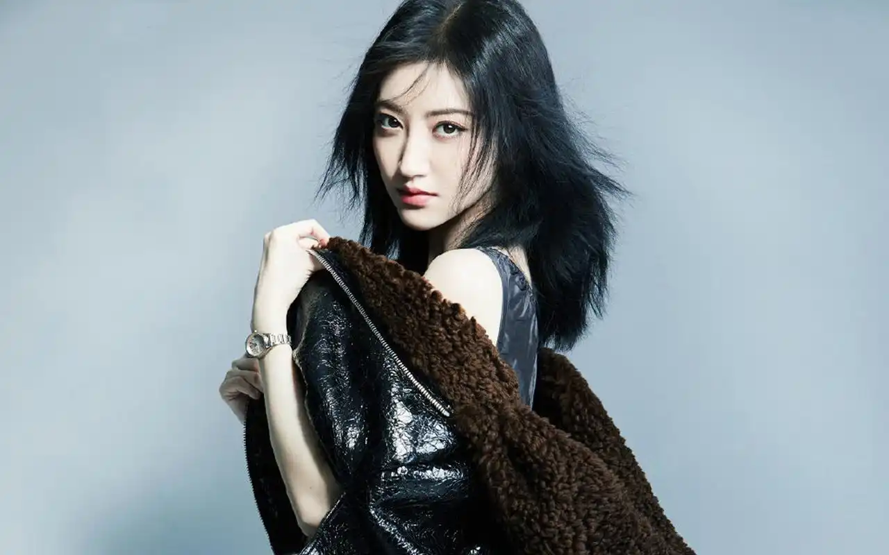 景甜清冷魅力时尚写真桌面壁纸