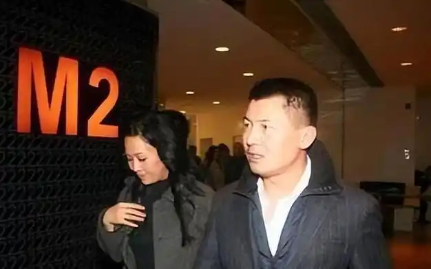 回顾好男人孟桐爱上未婚生子的那英爱妻子的全部对继子如己出