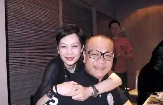 "嫁入豪门"的6位男星,有人一飞冲天,有人结婚33年不敢喊老婆