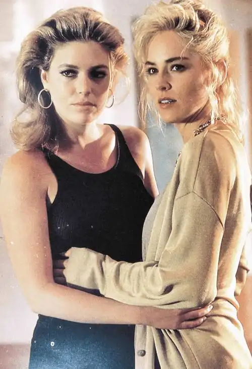 三部国外重口大尺度黄暴电影当你熟睡的时候八恶人释放了本能